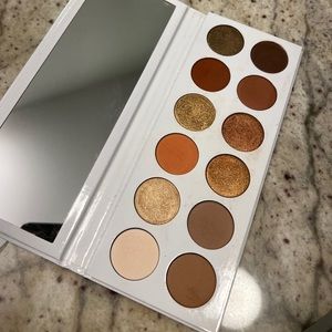 Kylie neutral palette